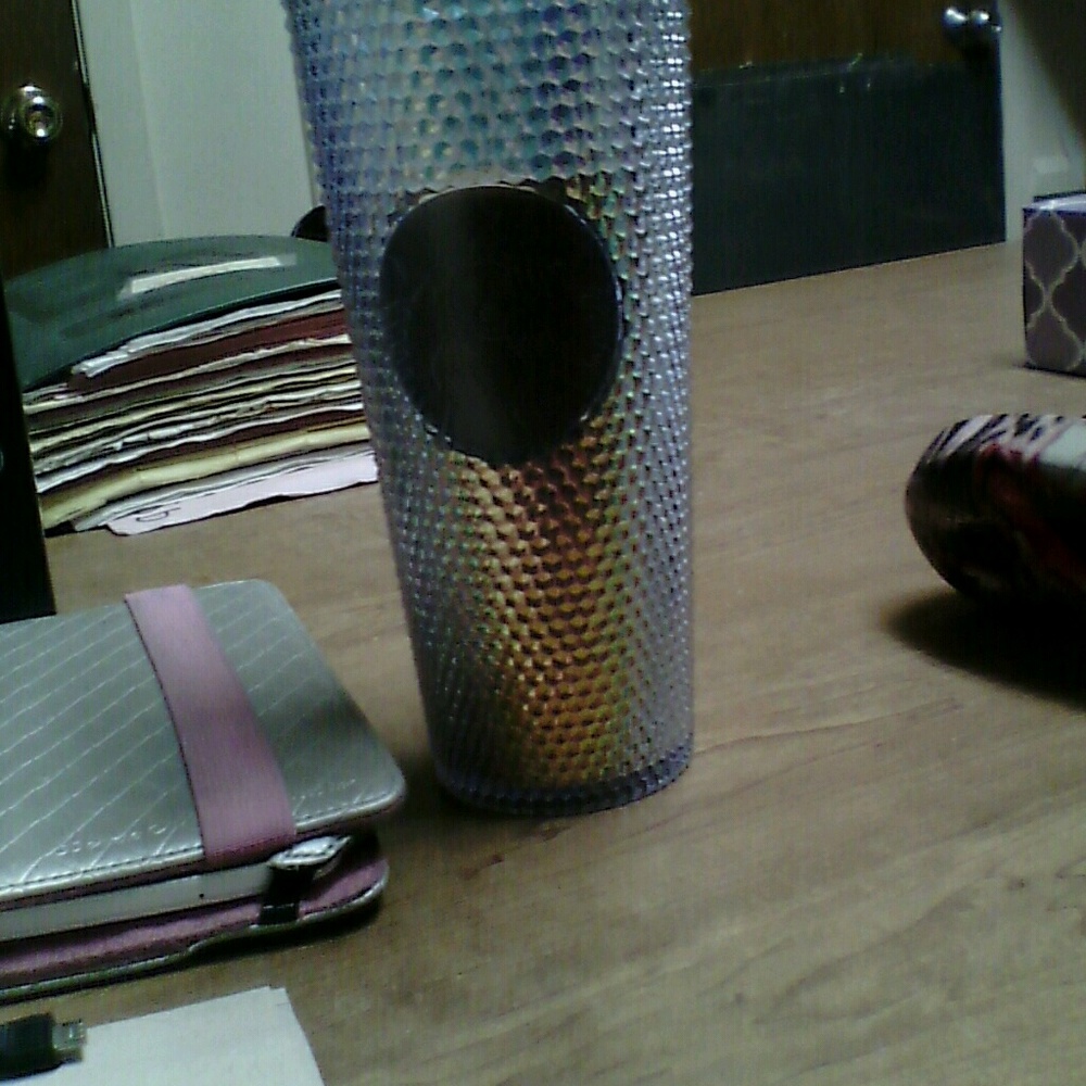 Meet your Posher, Lousendia